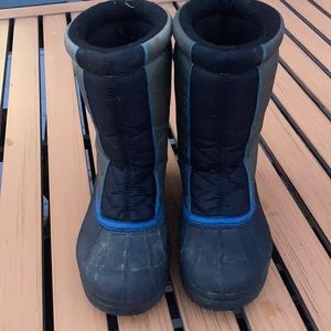 Boys size 2 insulated sorel puffy snow boots